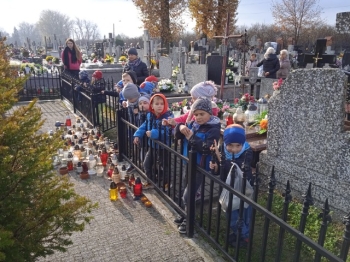Na cmentarzu 1