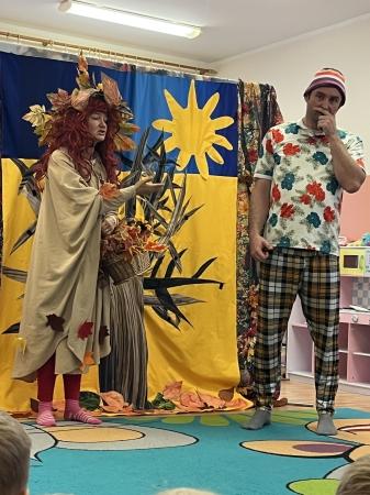 Teatrzyk pt. ” Jak Maciuś i Bożenka zrozumieli, że jesień jest potrzebna”